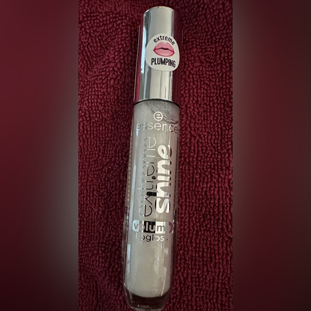 ✨NWT✨ Essence: Extreme Shine Volume Lipgloss- Milky Way